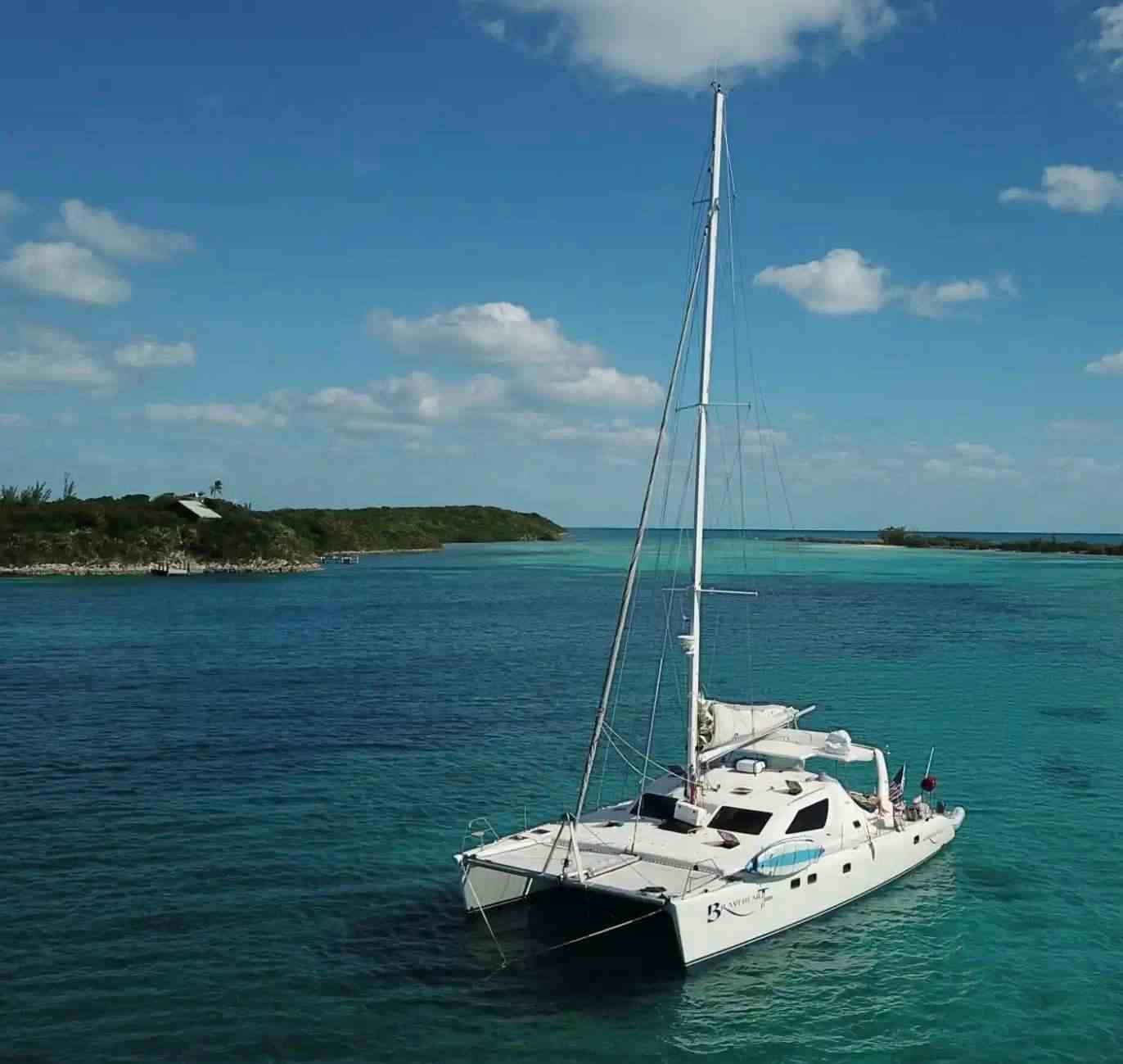 MAGIC BUS - Catamaran charter Nassau & Boat hire in New England, Bahamas 1